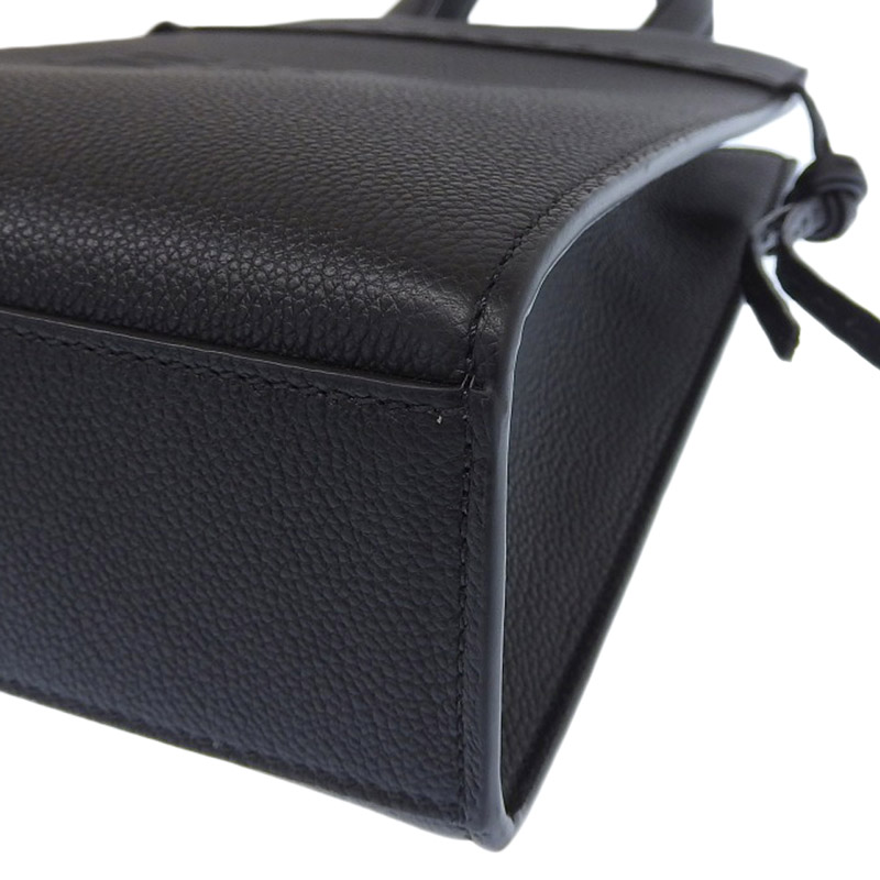 http://フェンディ%20FENDI%20ローマトート%202WAYバッグ%20ハンドバッグ%20ショルダーバッグ%20レザー%20ブラック%207VA584%20中古%20OB1989