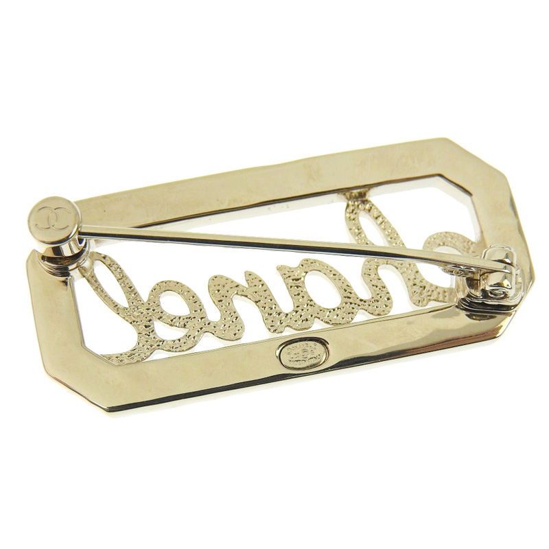 http://シャネル%20CHANEL%20ブローチ%20ロゴ%20フェイクパール%20ラインストーン%20ゴールド色%20L23B%20中古%20CH0942