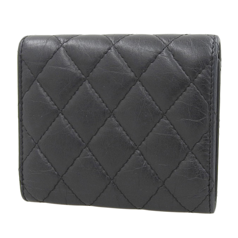 http://シャネル%20CHANEL%20マトラッセ%20コンパクトウォレット%20三つ折り財布%20レザー%20ブラック%20中古%20CH0949