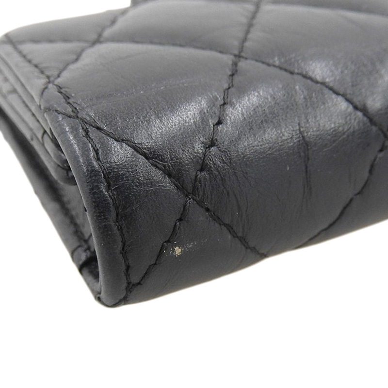 http://シャネル%20CHANEL%20マトラッセ%20コンパクトウォレット%20三つ折り財布%20レザー%20ブラック%20中古%20CH0949