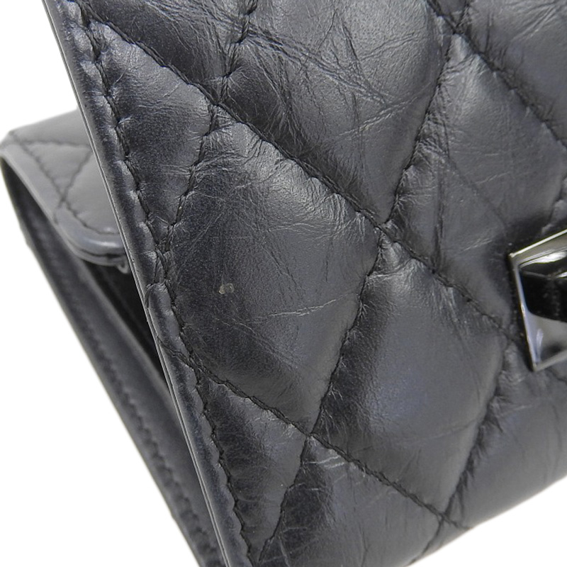 http://シャネル%20CHANEL%20マトラッセ%20コンパクトウォレット%20三つ折り財布%20レザー%20ブラック%20中古%20CH0949