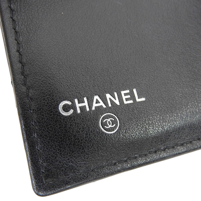 http://シャネル%20CHANEL%20マトラッセ%20コンパクトウォレット%20三つ折り財布%20レザー%20ブラック%20中古%20CH0949