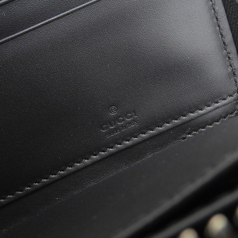 http://グッチ%20GUCCI%20ラウンドファスナー%20L字ファスナー%20スネーク%20長財布%20GGスプリーム%20ベージュ%20575364%20中古%20GU0603