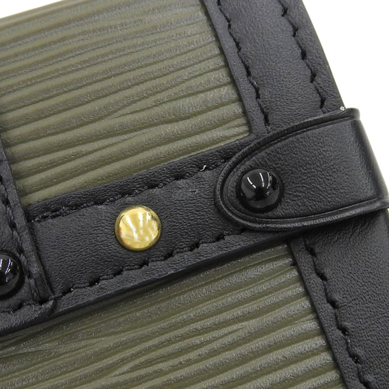 http://ルイヴィトン%20LOUIS%20VUITTON%20エピ%20ポルトフォイユトランクミニ%20ショルダーバッグ%20チェーンショルダー%20カーキ%20ブラック%20美品%20LV1600