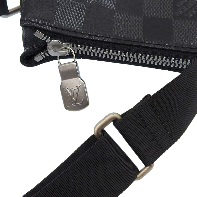 http://ルイヴィトン%20LOUIS%20VUITTON%20ダミエ・アンフィニ%20ディスカバリーメッセンジャーBB%20ショルダーバッグ%20オニキス%20M42418%20中古%20LV1612