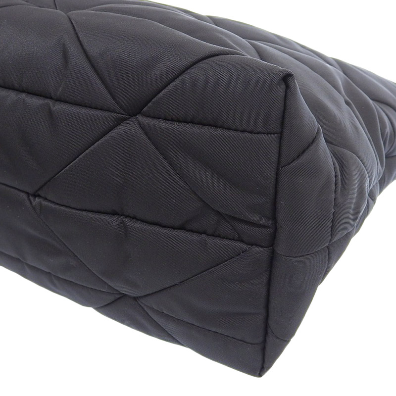 http://プラダ%20ミニ%20パデッドRe-Nylon%202WAYバッグ%20ハンドバッグ%20ショルダー%20キルティング%20ナイロン/レザー%20ブラック%201BG373%20中古%20OB1993