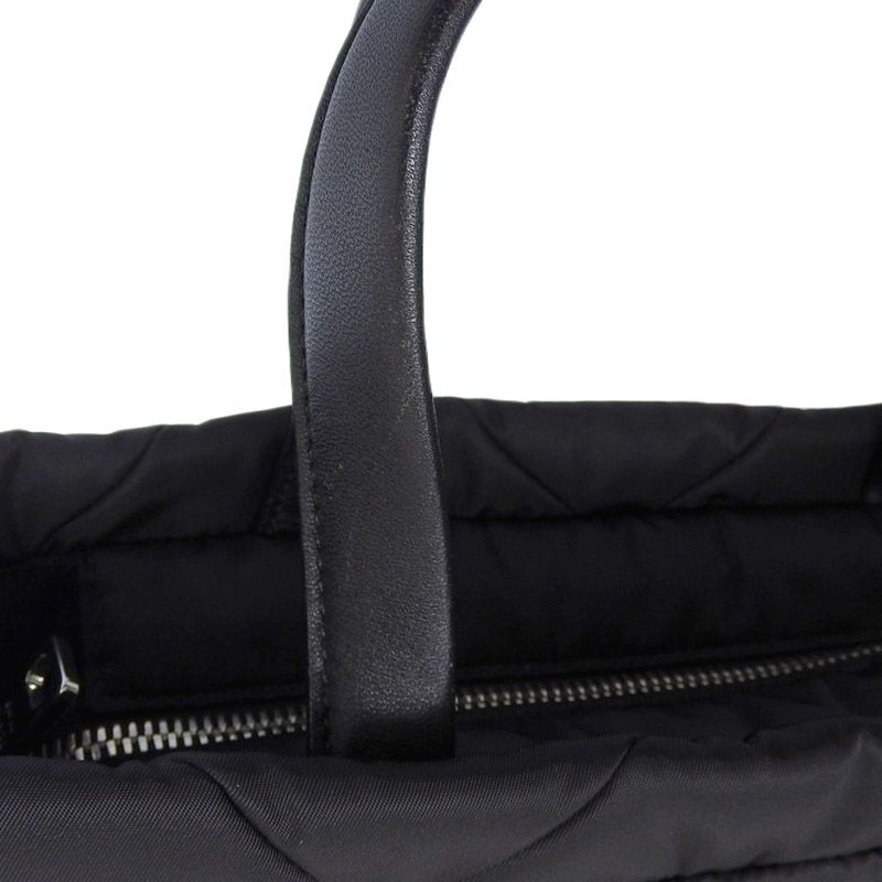 http://プラダ%20ミニ%20パデッドRe-Nylon%202WAYバッグ%20ハンドバッグ%20ショルダー%20キルティング%20ナイロン/レザー%20ブラック%201BG373%20中古%20OB1993