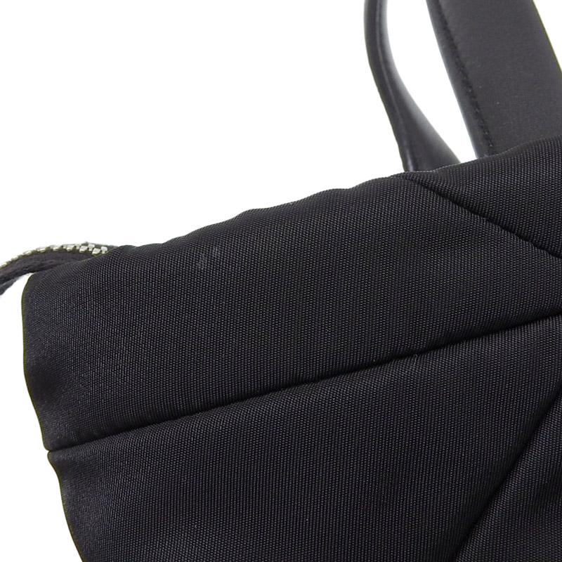 http://プラダ%20ミニ%20パデッドRe-Nylon%202WAYバッグ%20ハンドバッグ%20ショルダー%20キルティング%20ナイロン/レザー%20ブラック%201BG373%20中古%20OB1993