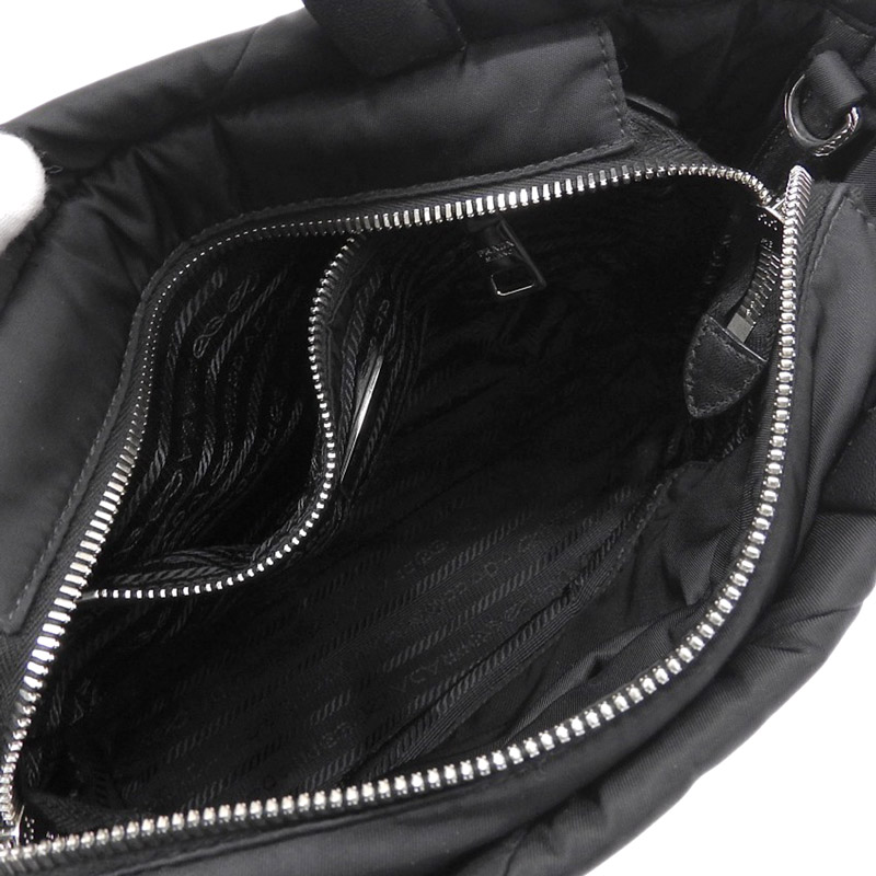 http://プラダ%20ミニ%20パデッドRe-Nylon%202WAYバッグ%20ハンドバッグ%20ショルダー%20キルティング%20ナイロン/レザー%20ブラック%201BG373%20中古%20OB1993