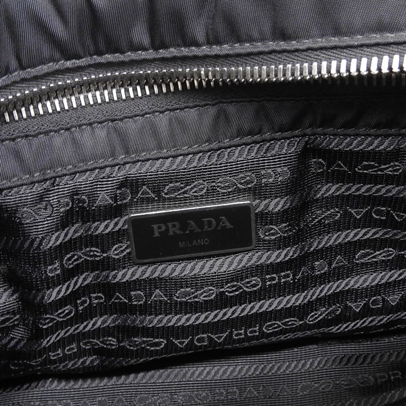 http://プラダ%20ミニ%20パデッドRe-Nylon%202WAYバッグ%20ハンドバッグ%20ショルダー%20キルティング%20ナイロン/レザー%20ブラック%201BG373%20中古%20OB1993