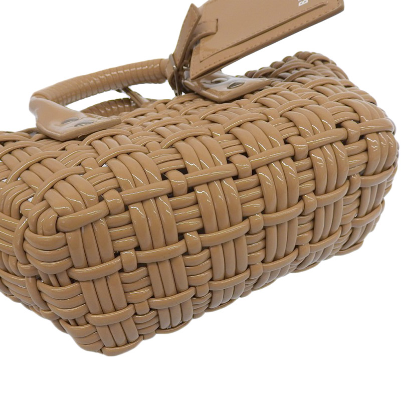 http://バレンシアガ%20BALENCIAGA%20ビストロバスケットXXS%202WAYバッグ%20ハンドバッグ%20エナメル%20ベージュ%20678028%20中古%20OB1998