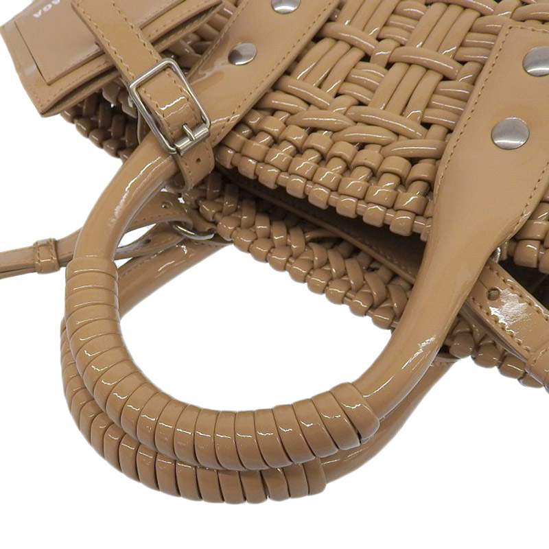 http://バレンシアガ%20BALENCIAGA%20ビストロバスケットXXS%202WAYバッグ%20ハンドバッグ%20エナメル%20ベージュ%20678028%20中古%20OB1998
