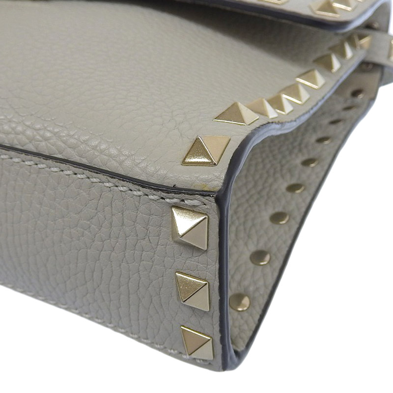 http://ヴァレンティノ%20VALENTINO%20ロックスタッズ%20ショルダーバッグ%20レザー%20グレー%20中古%20OB2028