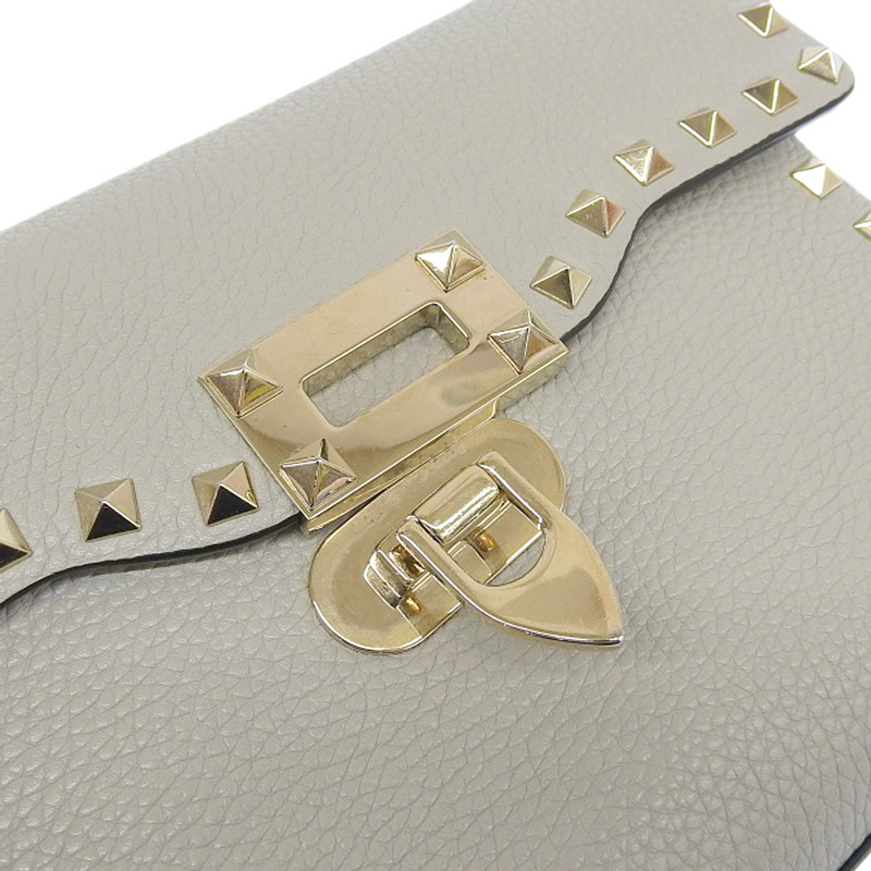 http://ヴァレンティノ%20VALENTINO%20ロックスタッズ%20ショルダーバッグ%20レザー%20グレー%20中古%20OB2028