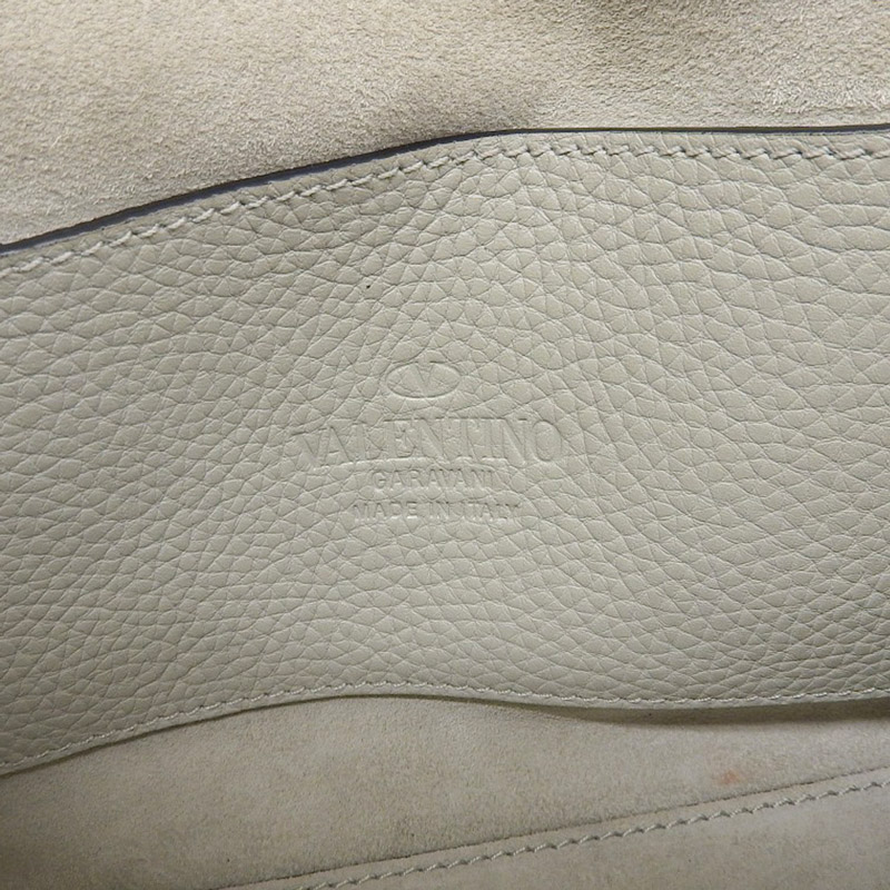 http://ヴァレンティノ%20VALENTINO%20ロックスタッズ%20ショルダーバッグ%20レザー%20グレー%20中古%20OB2028