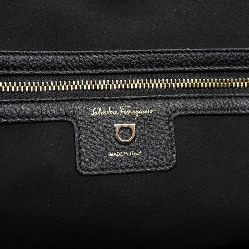 http://フェラガモ%20FERRAGAMO%20トートバッグ%20レザー%20ブラック%20中古%20OB2031