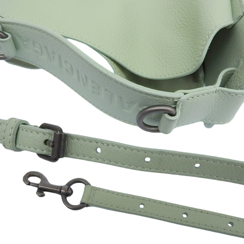 http://バレンシアガ%20BALENCIAGA%20ノースサウス%202WAYバッグ%20ハンドバッグ%20ショルダーバッグ%20レザー%20ライトグリーン%20669754%20中古%20OB2033