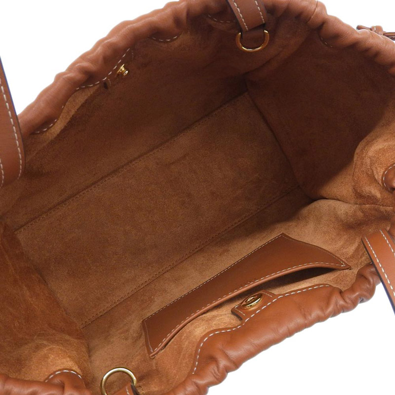 http://セリーヌ%20キュイル%20トリオンフ%20スモール%20カバ%20ドローストリング%202WAYバッグ%20ショルダー%20レザー%20タン%20111013DU3.04LU%20中古%20OB2040