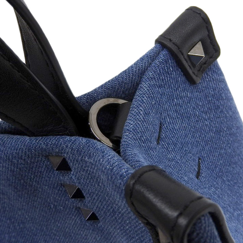 http://ヴァレンティノ%20VALENTINO%20VLTN%20スタッズ%202WAYバッグ%20ハンドバッグ%20デニム/レザー%20ネイビー/ブラック%202Y2B0B78%20中古%20OB2041