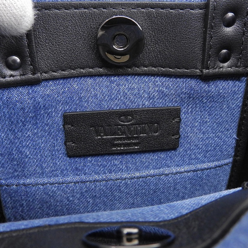 http://ヴァレンティノ%20VALENTINO%20VLTN%20スタッズ%202WAYバッグ%20ハンドバッグ%20デニム/レザー%20ネイビー/ブラック%202Y2B0B78%20中古%20OB2041
