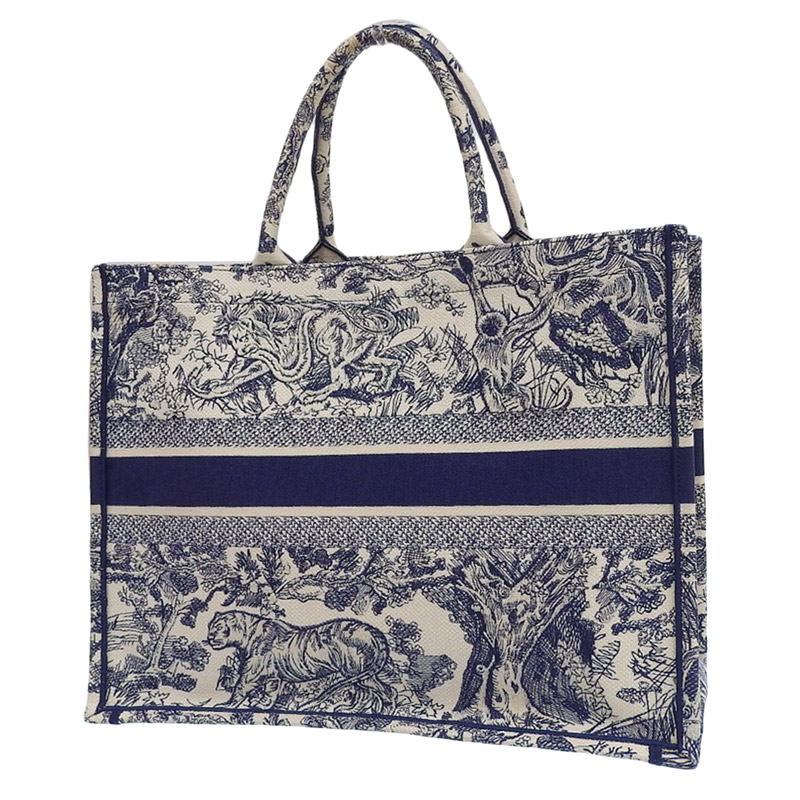 http://ディオール%20CHRISTIAN%20DIOR%20ブックトート%20ラージ%20トワル%20ドゥ%20ジュイ%20エンブロイダリー%20ネイビー/ホワイト%20中古%20OB2044