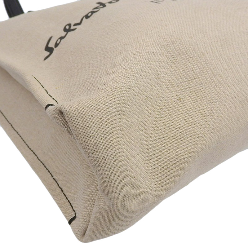 http://フェラガモ%20FERRAGAMO%20ロゴ%20トートバッグ%20キャンバス/レザー%20ベージュ/ブラック%20中古%20OB2052