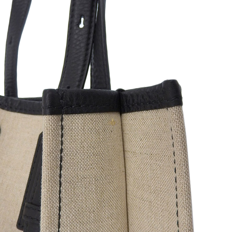 http://フェラガモ%20FERRAGAMO%20ロゴ%20トートバッグ%20キャンバス/レザー%20ベージュ/ブラック%20中古%20OB2052
