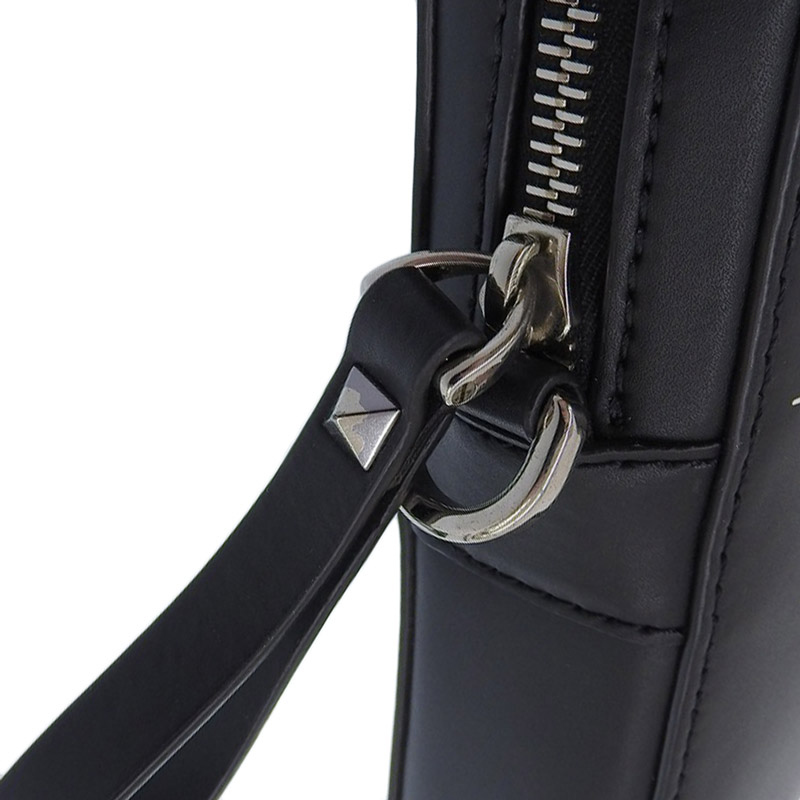 http://ヴァレンティノ%20VALENTINO%20VLTN%20ショルダーバッグ%20レザー%20ブラック%20中古%20OB2053