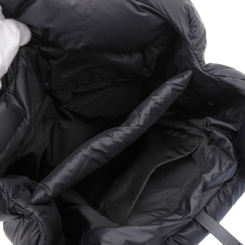 http://モンクレール%20MONCLER%20ハンドバッグ%20ナイロン%20ブラック%20中古%20OB2054