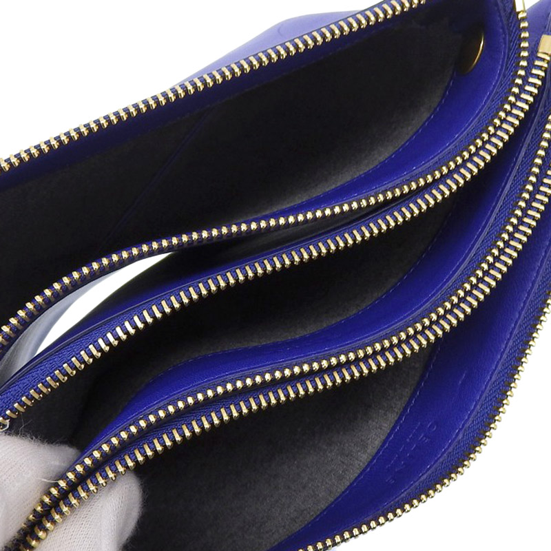 http://セリーヌ%20CELINE%20トリオ%20ラージ%20ショルダーバッグ%20レザー%20ブルー%20中古%20OB2060