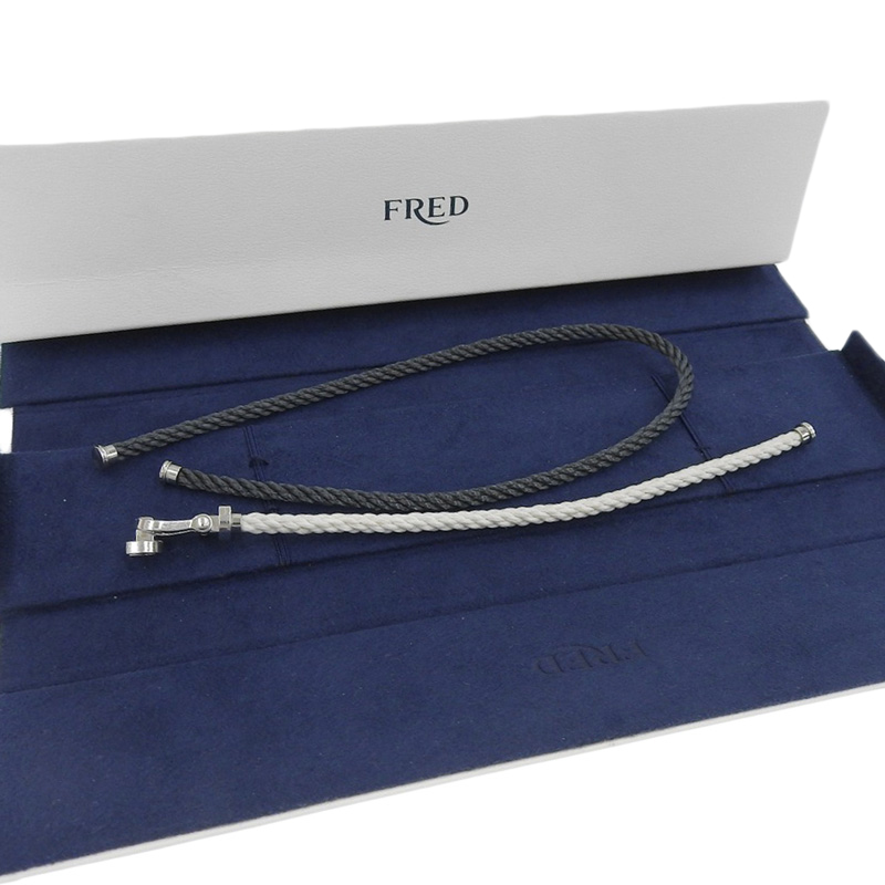 http://フレッド%20FRED%20フォース10%20LM%20ブレスレット%20ケーブル2本%20K18WG%20ホワイト/ネイビー%20OB0005%20中古%20OBJ0459