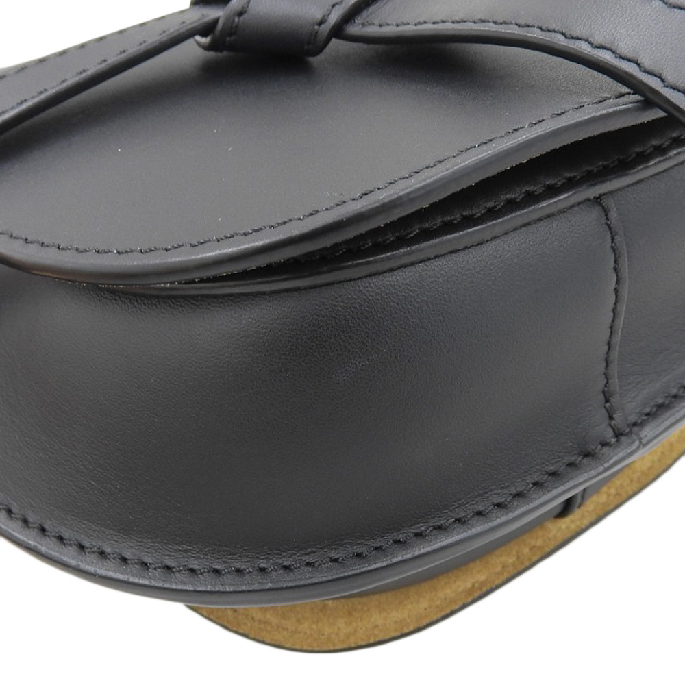 http://ロエベ%20LOEWE%20ゲートミニ%202WAYバッグ%20ショルダーバッグ%20ウエストバッグ%20レザー%20ブラック%20中古%20OB2046