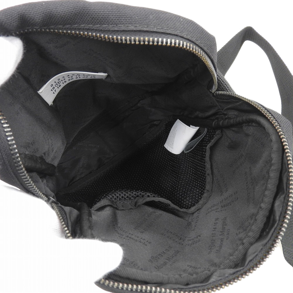 http://メゾンマルジェラ%20Maison%20Margiela%204ステッチ%20ステレオタイプ%20ショルダーバッグ%20キャンバス%20ブラック%20中古%20OB2047