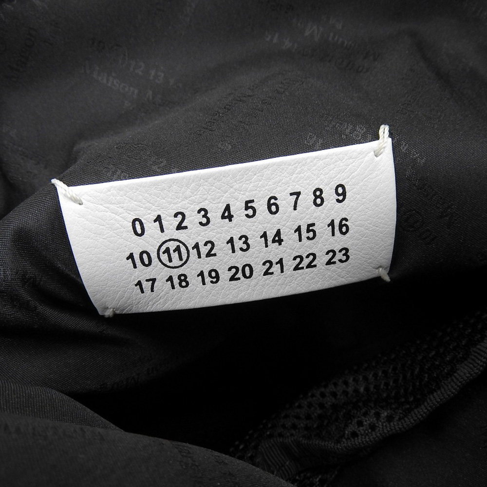http://メゾンマルジェラ%20Maison%20Margiela%204ステッチ%20ステレオタイプ%20ショルダーバッグ%20キャンバス%20ブラック%20中古%20OB2047