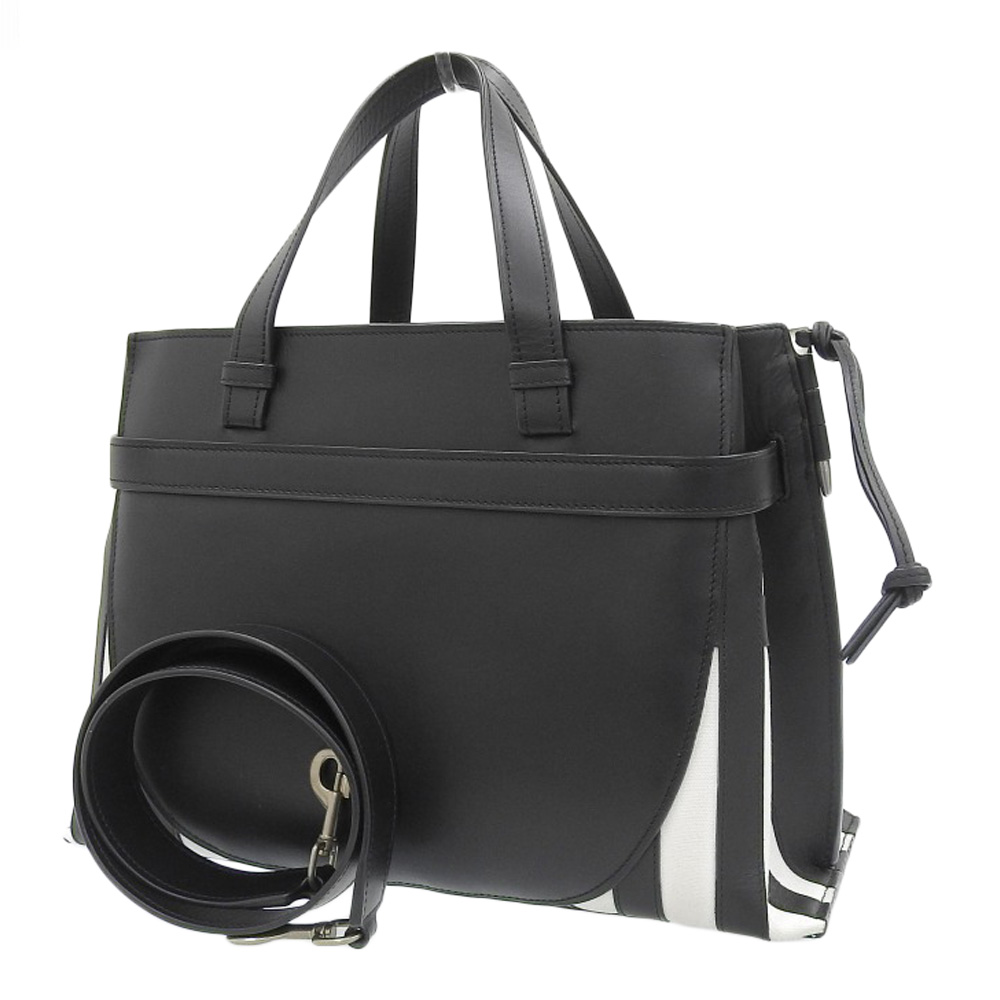 http://ロエベ%20LOEWE%20ゲートトップハンドル%202WAYバッグ%20ハンドバッグ%20ショルダーバッグ%20レザー/キャンバス%20ブラック/ホワイト%20中古%20OB2070