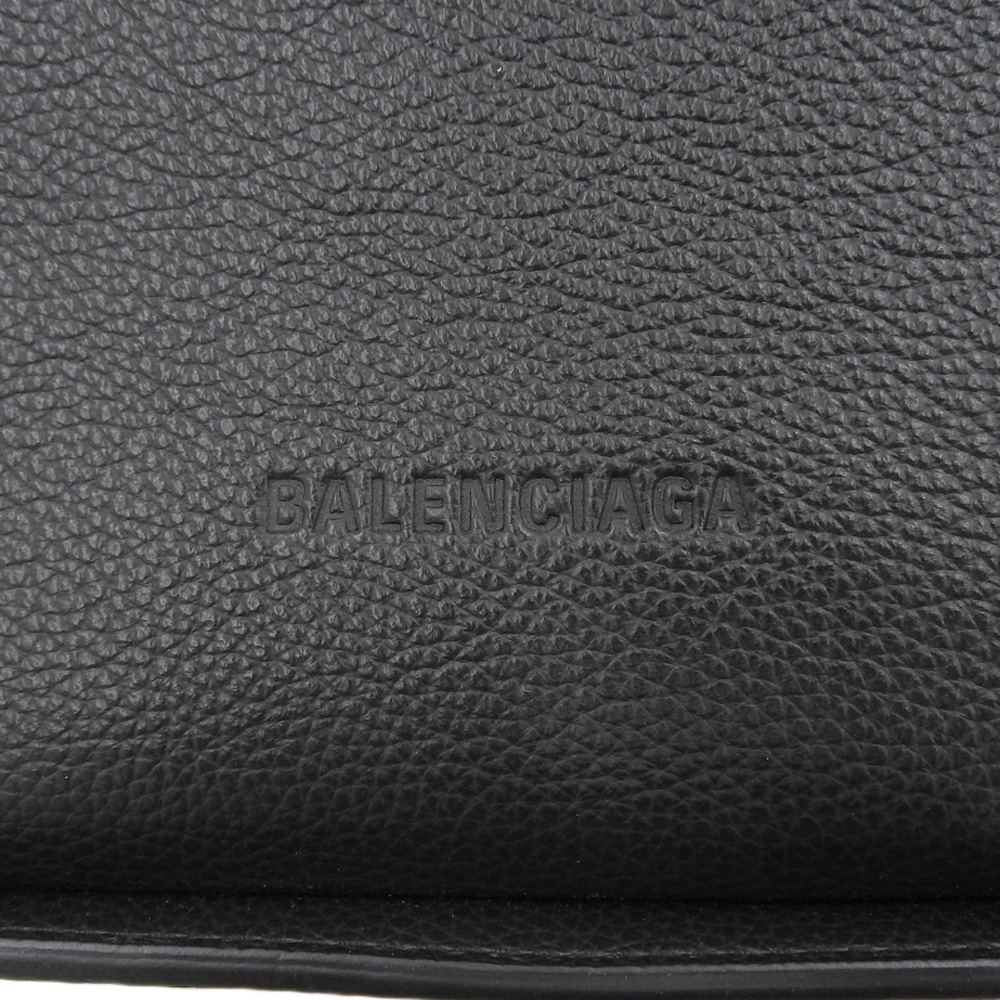 http://バレンシアガ%20BALENCIAGA%20Tool%202.0%20chain-link%202WAYバッグ%20ハンドバッグ%20ショルダーバッグ%20レザー%20ブラック%20677463%20中古%20OB2073