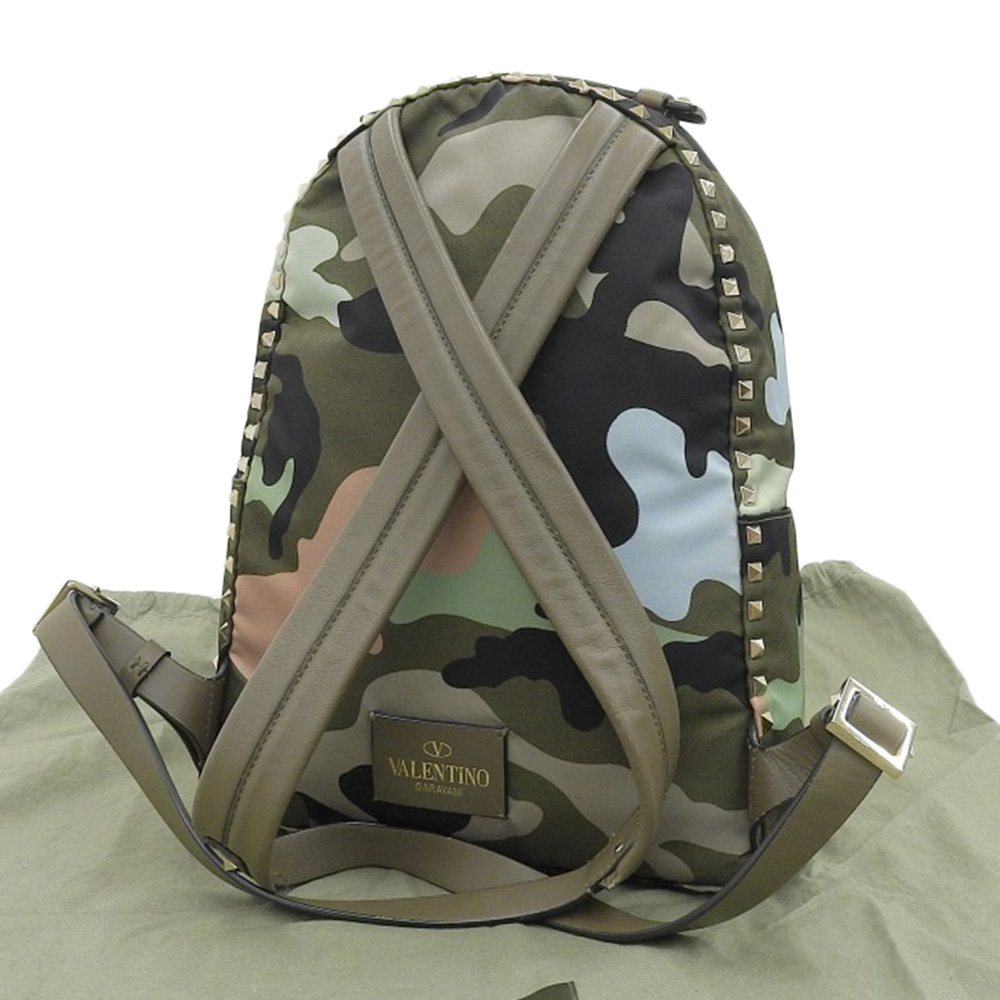 http://ヴァレンティノ%20VALENTINO%20バックパック%20リュックサック%20スタッズ%20ナイロン/レザー%20グリーン系%20迷彩柄%20カモフラ−ジュ%20中古%20OB2075