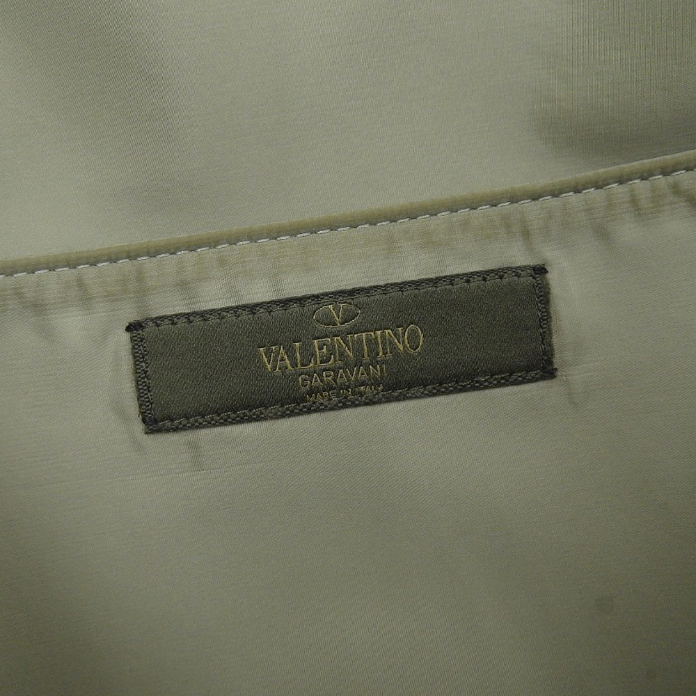 http://ヴァレンティノ%20VALENTINO%20バックパック%20リュックサック%20スタッズ%20ナイロン/レザー%20グリーン系%20迷彩柄%20カモフラ−ジュ%20中古%20OB2075