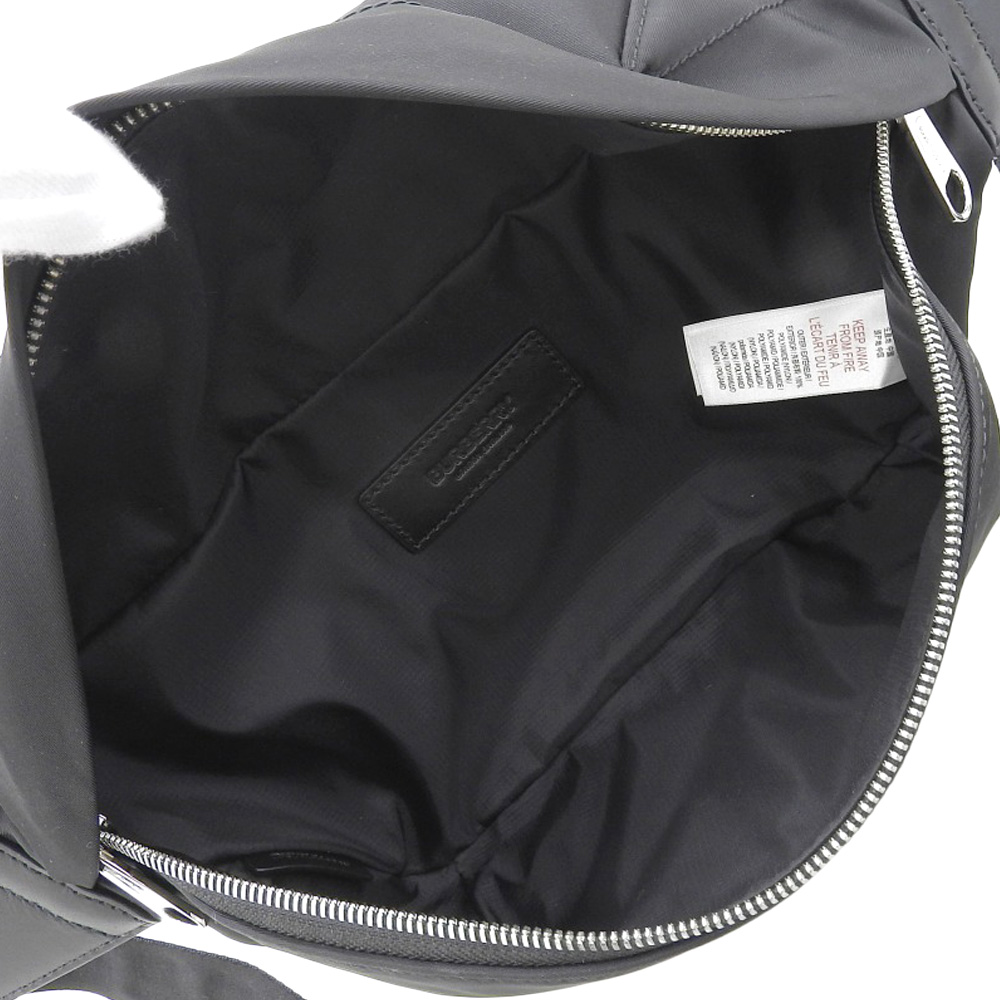 http://バーバリー%20BURBERRY%20ベルトバッグ%20ボディバッグ%20ウエストバッグ%20ナイロン%20ブラック%20中古%20OB2076
