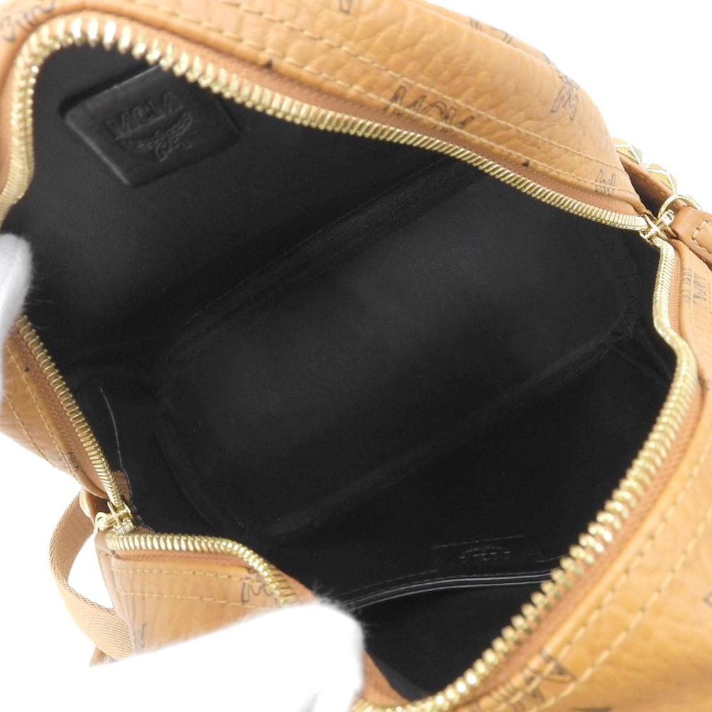 http://エムシーエム%20MCM%20バックパック%20リュックサック%20スタッズ%20レザー%20ブラウン%20中古%20OB2080