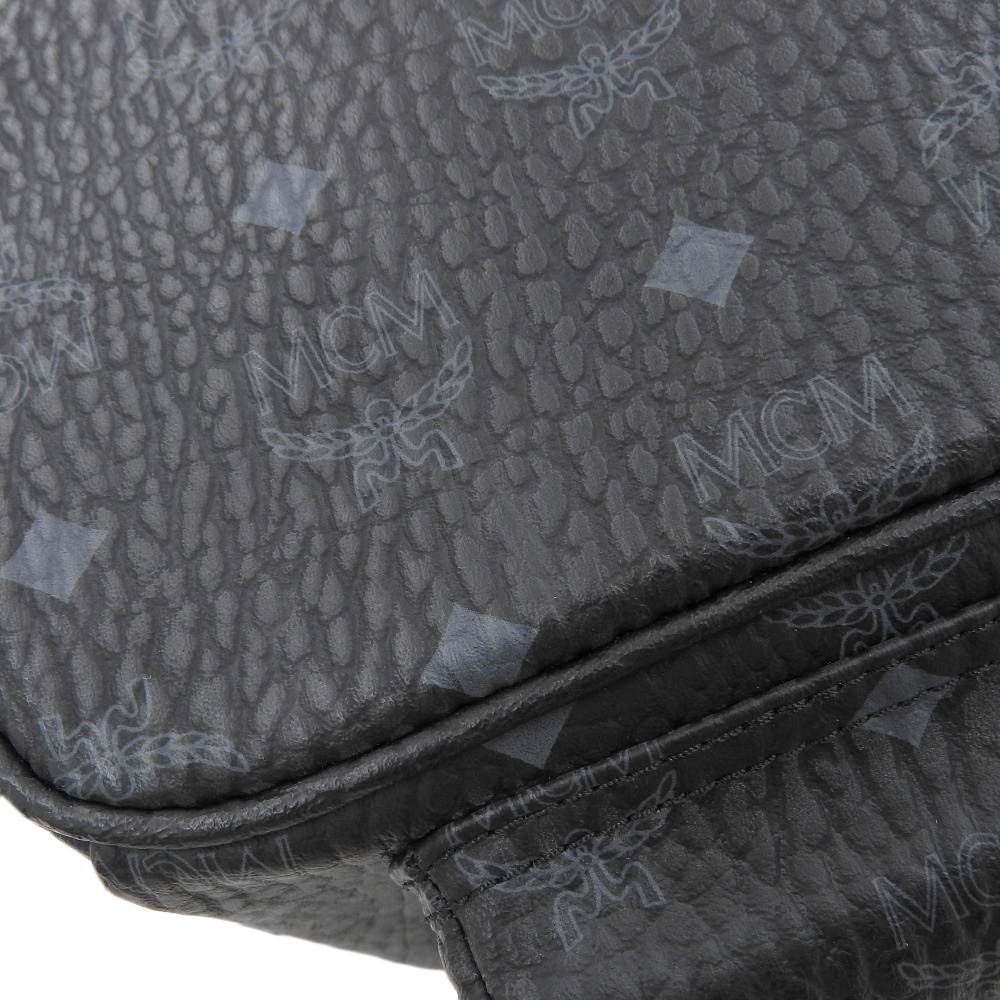 http://エムシーエム%20MCM%20バックパック%20リュックサック%20スタッズ%20レザー%20ブラック%20中古%20OB2083