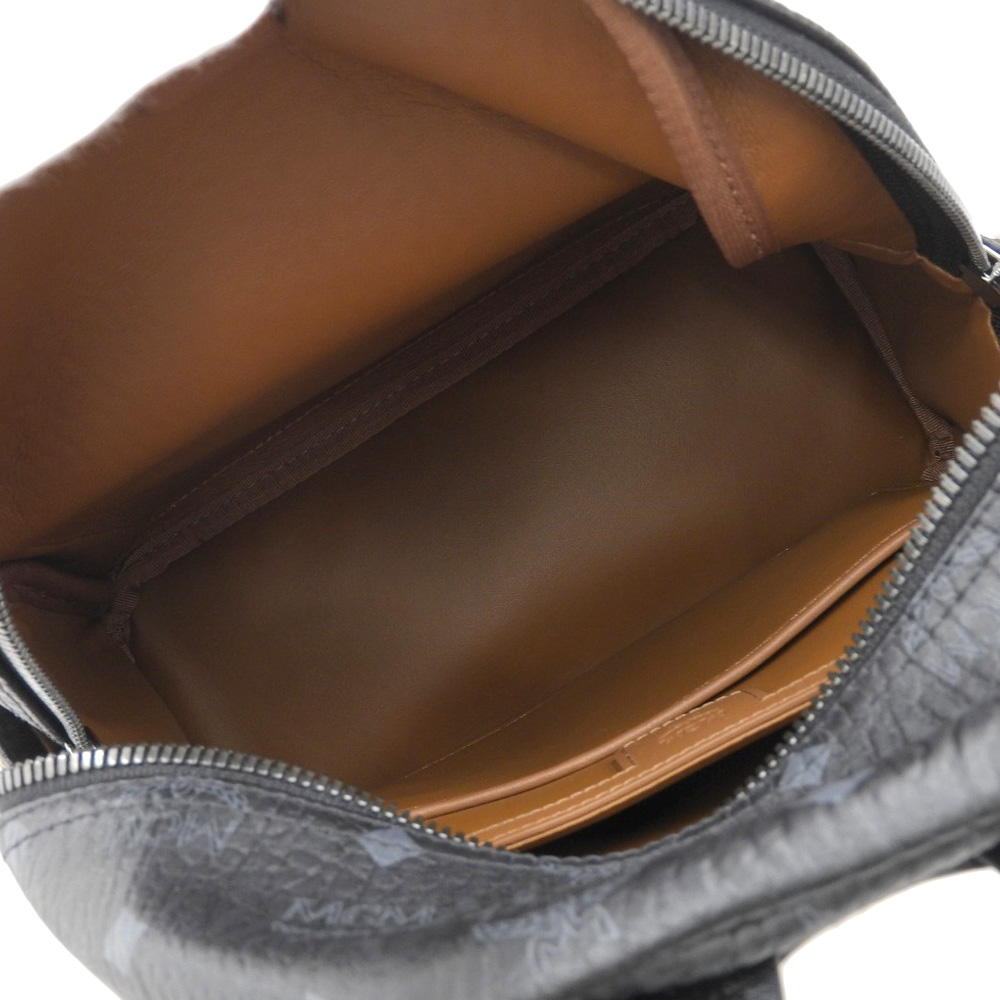 http://エムシーエム%20MCM%20バックパック%20リュックサック%20スタッズ%20レザー%20ブラック%20中古%20OB2083