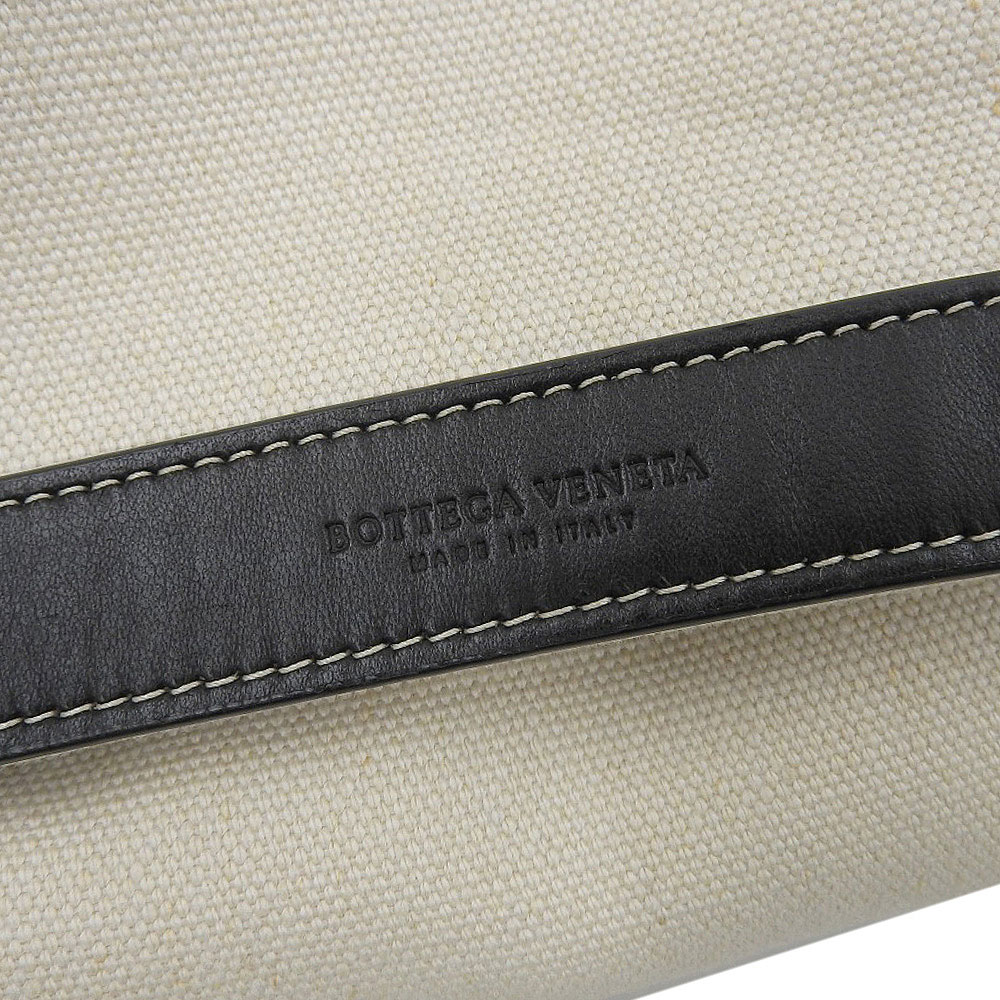 http://ボッテガヴェネタ%20BOTTEGA%20VENETA%20ショルダーバッグ%20キャンバス/レザー%20アイボリー/ブラック%20579547%20中古%20OB2086