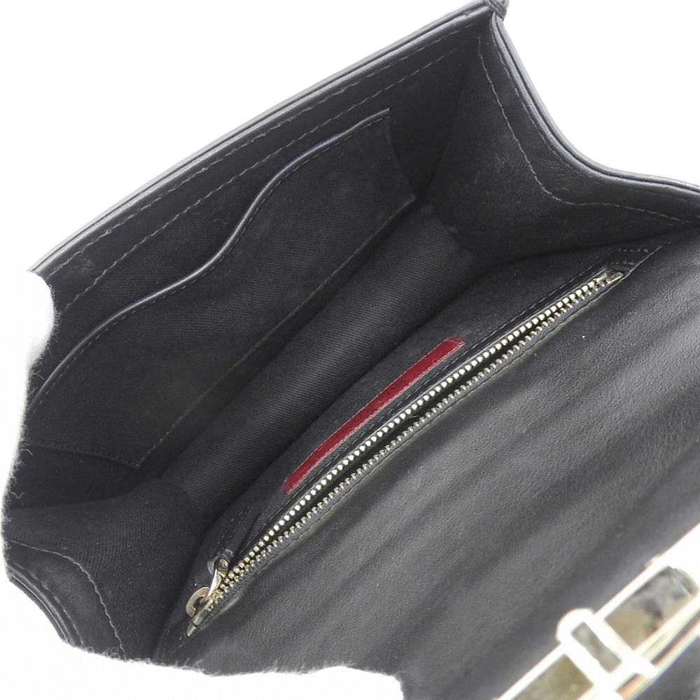 http://ヴァレンティノ%20VALENTINO%20ショルダーバッグ%20スタッズ%20レザー%20ブラック%20中古%20OB2088