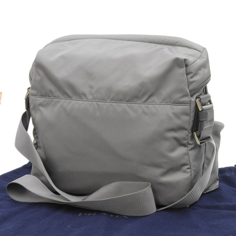 http://プラダ%20PRADA%20Re-Nylon%20ショルダーバッグ%20ナイロン/レザー%20グレー%202VD062%20美品%20OB2100