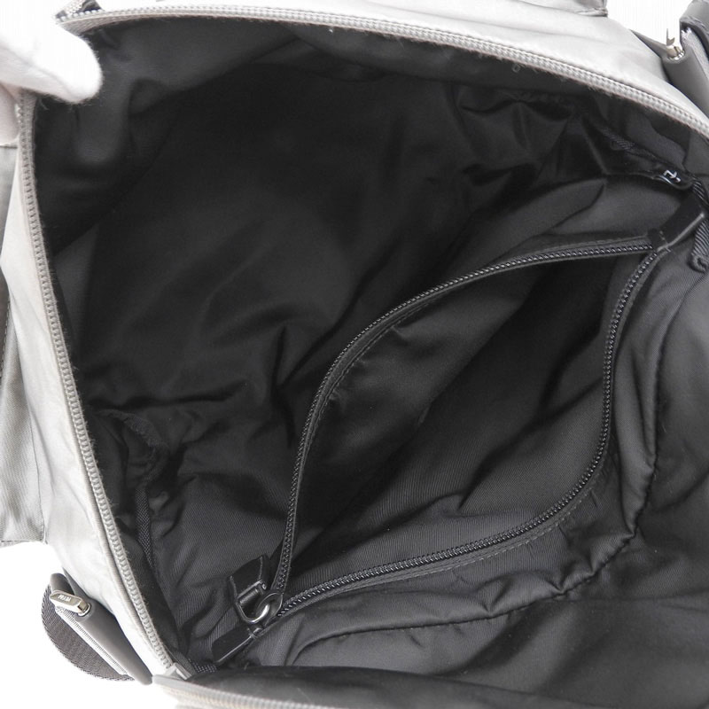 http://プラダ%20PRADA%20Re-Nylon%20ショルダーバッグ%20ナイロン/レザー%20グレー%202VD062%20美品%20OB2100