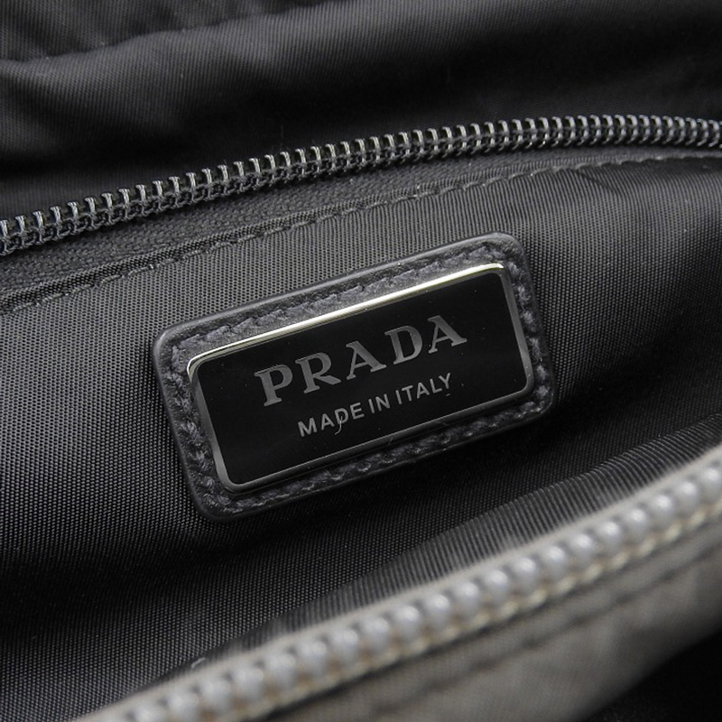 http://プラダ%20PRADA%20Re-Nylon%20ショルダーバッグ%20ナイロン/レザー%20グレー%202VD062%20美品%20OB2100