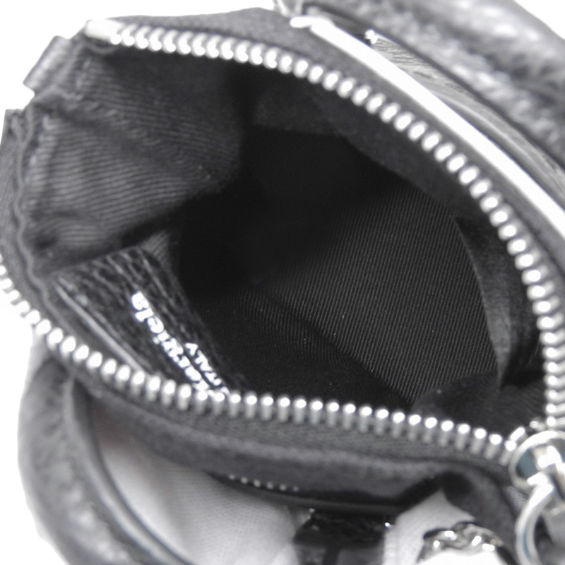 http://メゾンマルジェラ%20Maison%20Margiela%205AC%20ベビーショルダー%202WAY%20チェーンショルダー%20ミニバッグ%20レザー%20黒%20SB3WG0025%20中古%20OB2107