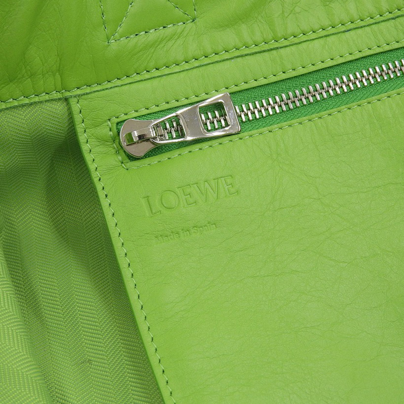 http://ロエベ%20LOEWE%20フォールドショッパー%20ショルダーバッグ%20ペーパーカーフ%20グリーン%20B507X23%20中古%20OB2135