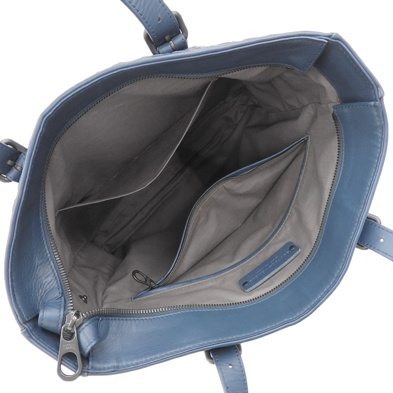 http://ボッテガヴェネタ%20BOTTEGA%20VENETA%20イントレチャート%20トートバッグ%20レザー%20ブルー%20中古%20OB2137